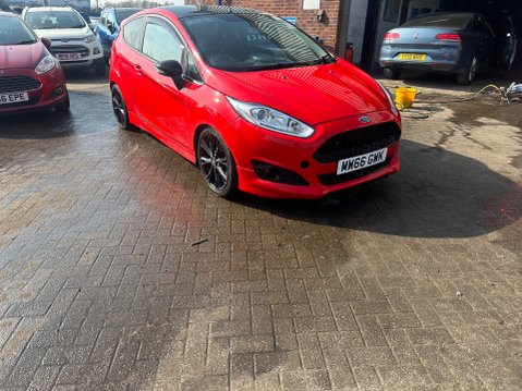 Ford Fiesta ZETEC S RED EDITION 1