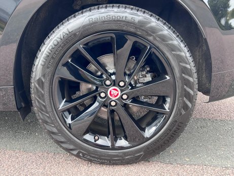 Jaguar F-Pace 2.0 D200 MHEV R-Dynamic SE Auto AWD Euro 6 (s/s) 5dr 74