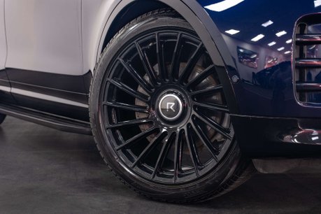 Land Rover Discovery 3.0 Discovery R-Dynamic SE D MHEV Auto 4WD 5dr 2