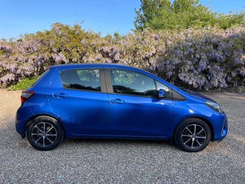 Toyota Yaris 1.5 VVT-i Icon Tech Hatchback 5dr Petrol CVT Euro 6 (111 ps) 15