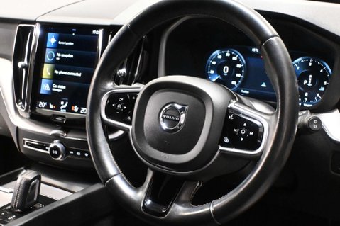 Volvo XC60 2.0 XC60 R-Design B4 MHEV AWD Auto 4WD 5dr 10