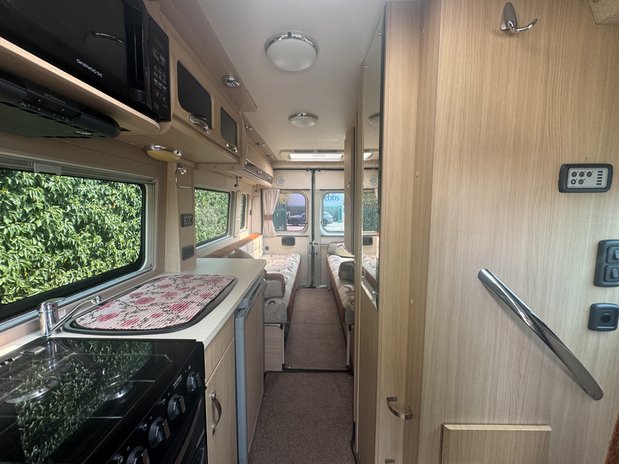 Auto-Sleepers Warwick Duo 2 Berth|2 Belt|Rear Lounge|Shower|Toilet|Vanlux 8