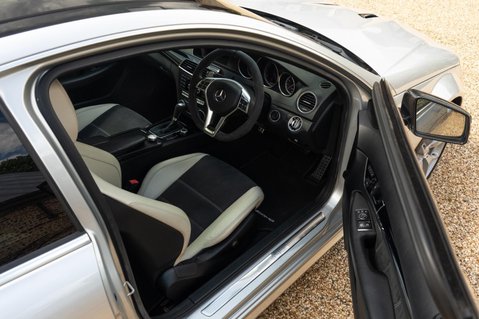 Mercedes-Benz C Class 6.3 C63 V8 AMG Edition 507 SpdS MCT Euro 5 2dr 25