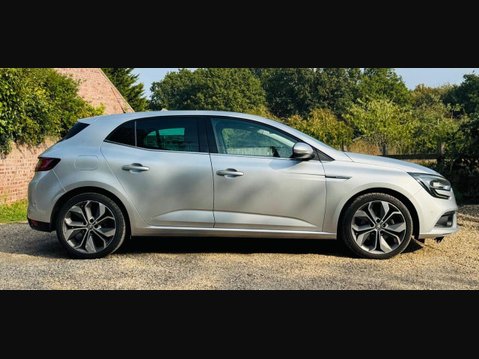Renault Megane 1.6 dCi Signature Nav Hatchback 5dr Diesel Manual Euro 6 (s/s) (130 ps) 6