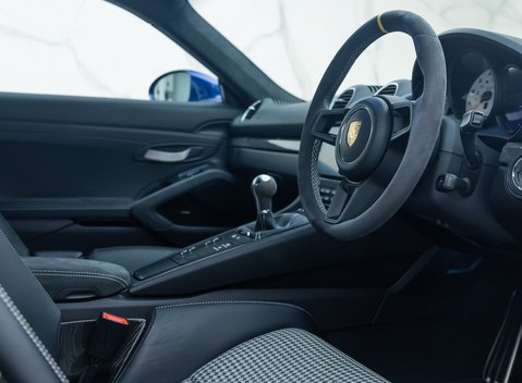 Porsche Cayman GT4 (718) 13