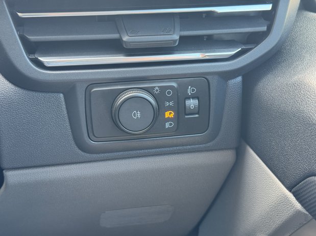 Ford Transit Custom LWB L2H1 [SOLD CM] Low Roof Limited 300 Air Con Alloys Cam Sensors EURO 6 21