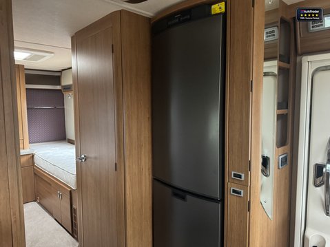 Auto-Trail Comanche Frontier|4 Berth|2 Belts|AUTO|Rear Single Beds|Hab 17