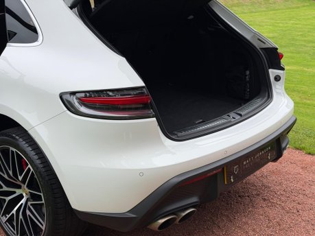 Porsche Macan S PDK 31