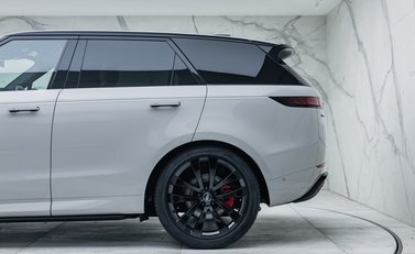 Land Rover Range Rover Sport D300 Dynamic SE 30