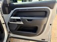 Land Rover Defender X-DYNAMIC S MHEV 40