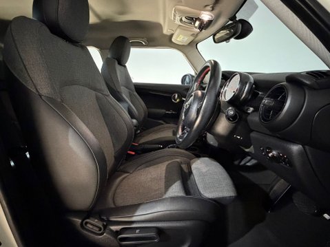 Mini Hatch COOPER SD 17