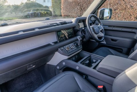 Land Rover Defender P400e XS Edition PHEV 8