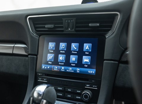 Porsche 911 GT2 RS Weissach (991) 26