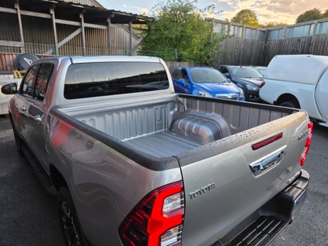 Toyota Hilux INVINCIBLE 4WD D-4D DCB 10