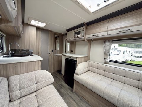 Coachman Pastiche 460 13