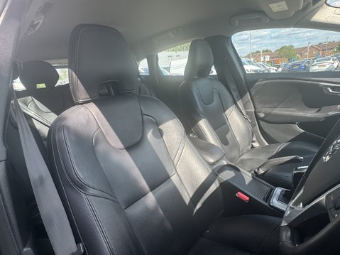 Volvo V40 (Sold) 2.0 T2 Inscription Hatchback 5dr Petrol Manual Euro 6 (s/s) (122 ps) 11
