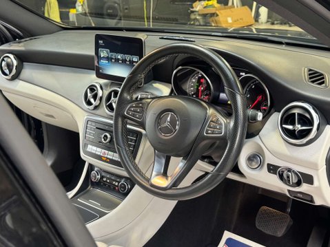 Mercedes-Benz GLA 2.1 GLA 200 Sport Premium+ D Auto 5dr 44
