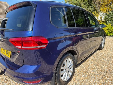 Volkswagen Touran 1.6 TDI BlueMotion Tech SE Family DSG Euro 6 (s/s) 5dr 9