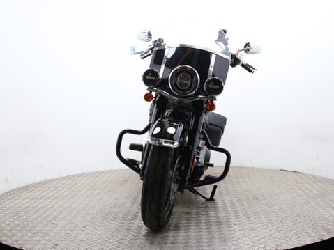 Harley-Davidson Softail Heritage SOFTAIL HERITAGE CLASSIC 114 19 FLHCS 10