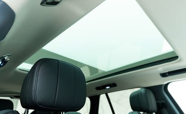 Land Rover Range Rover D300 SE 11