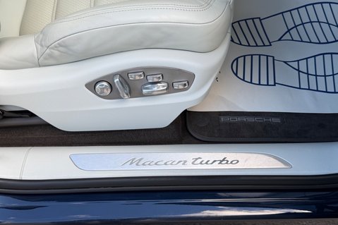 Porsche Macan TURBO PDK - HUGE SPEC - PAN ROOF - BOSE - CARPLAY 43