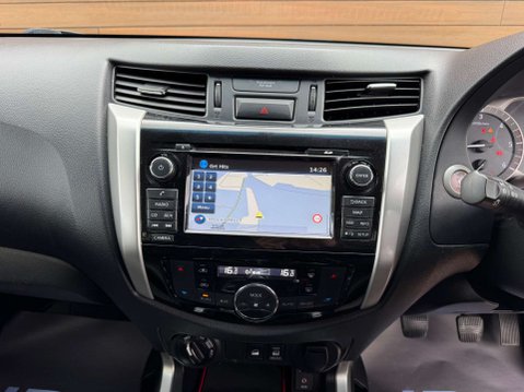 Nissan Navara 2.3 Navara Tekna dCi 4WD 5dr 26