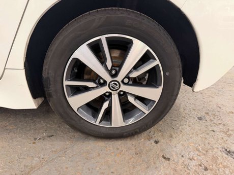 Nissan LEAF 40kWh Acenta Auto 5dr 24