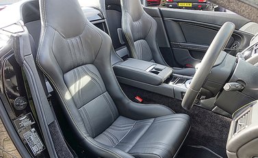 Aston Martin V12 Vantage Roadster 10