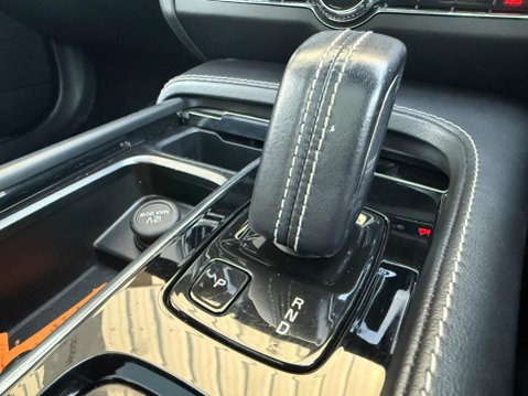 Volvo V90 2.0 B5 MHEV R-Design Auto Euro 6 (s/s) 5dr 49
