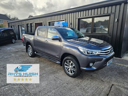 Toyota Hilux INVINCIBLE 4WD D-4D DCB
