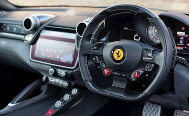 Ferrari GTC4 Lusso 11