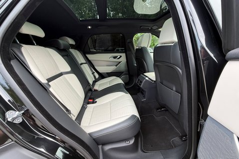 Land Rover Range Rover Velar R-DYNAMIC HSE - ALL BLACK - SLIDING PAN ROOF -2 OWNERS - SERVICE HISTORY 35