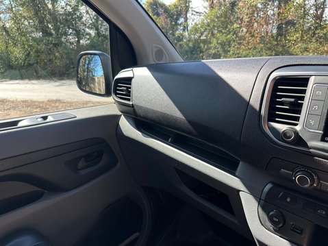 Toyota Proace Icon Premium 14