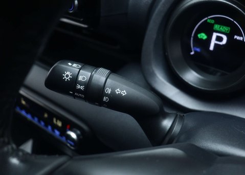 Toyota Yaris 1.5 Yaris Design HEV CVT 5dr 35