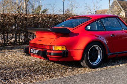 Porsche 911 930 TURBO 17