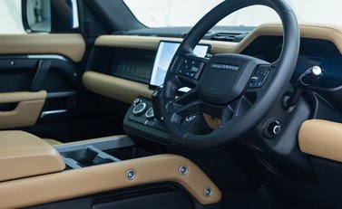 Land Rover Defender 90 D350 X-DYNAMIC HSE 16