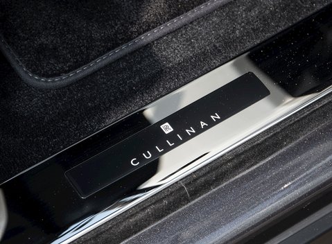 Rolls-Royce Cullinan 28