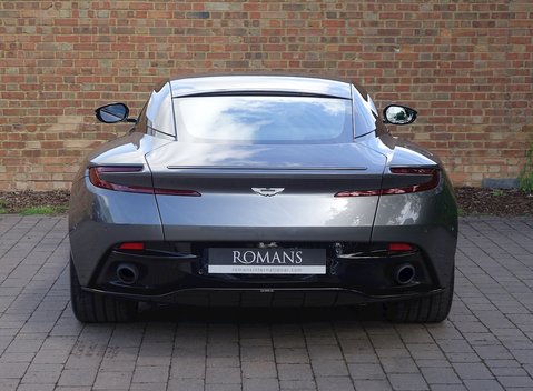 Aston Martin DB11 5