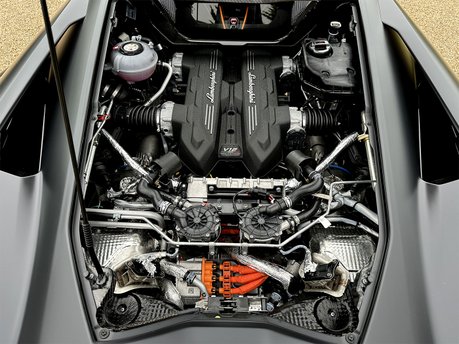 Lamborghini Revuelto V12 87