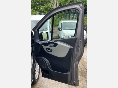 Renault Trafic 1.6 dCi ENERGY 27 Sport Nav Panel Van 5dr Diesel Manual SWB Standard Roof E 21