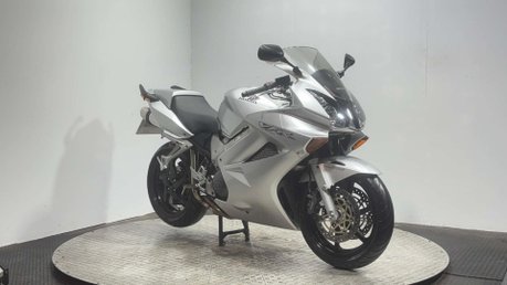 Honda VFR 2001 VTEC ONLY 19K NEW MOT SERVICED SPORTS EXHAUST 800CC 3