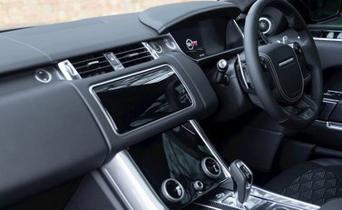 Land Rover Range Rover Sport 5.0 SVR Urban 16