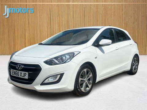 Hyundai i30 1.4 Blue Drive SE Hatchback 5dr Petrol Manual Euro 6 (s/s) (100 ps) 17