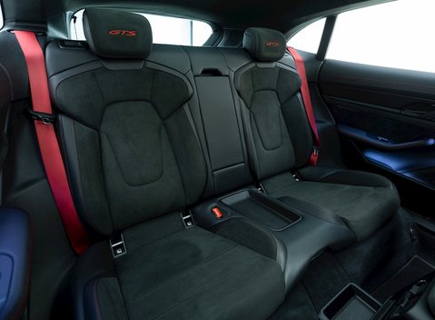 Porsche Taycan GTS Sport Turismo 13