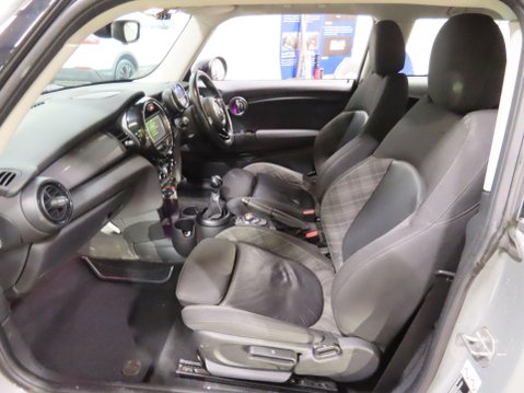 Mini Hatch 1.5 Cooper Euro 6 (s/s) 3dr 10