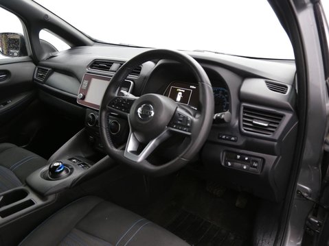Nissan LEAF 40kWh Acenta Auto 5dr 21