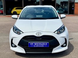 Toyota Yaris ICON HEV CVT 5
