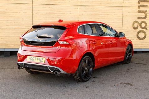 Volvo V40 T2 R-DESIGN NAV PLUS 2