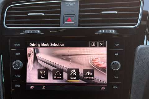Volkswagen Golf GTI PERFORMANCE TSI DSG - PANORAMIC SUNROOF  43