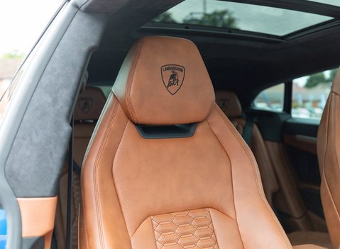 Lamborghini Urus 13